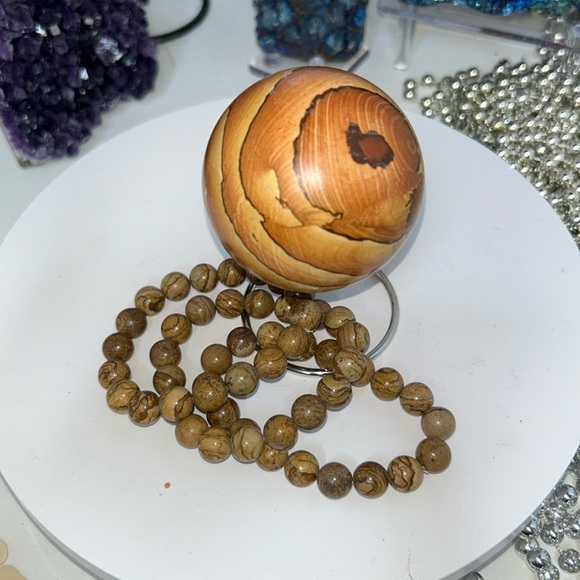 Picture Jasper Sphere - PJASPERSPH-002 61.7MM - Picture 8 of 8